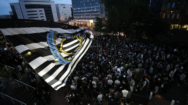  纽卡斯尔联狂轰四球大胜，喜鹊军团展进攻火力