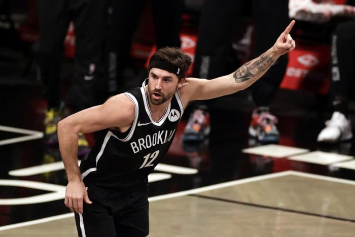  布伦森末节发威尼克斯击败篮网止对手三连胜