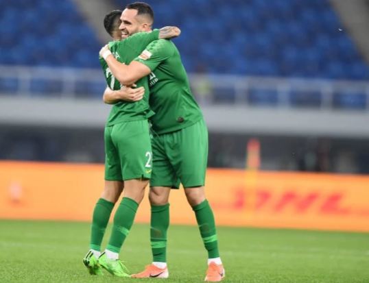  圣埃蒂安德比战火药味浓，红黄牌频现仍献精彩对决